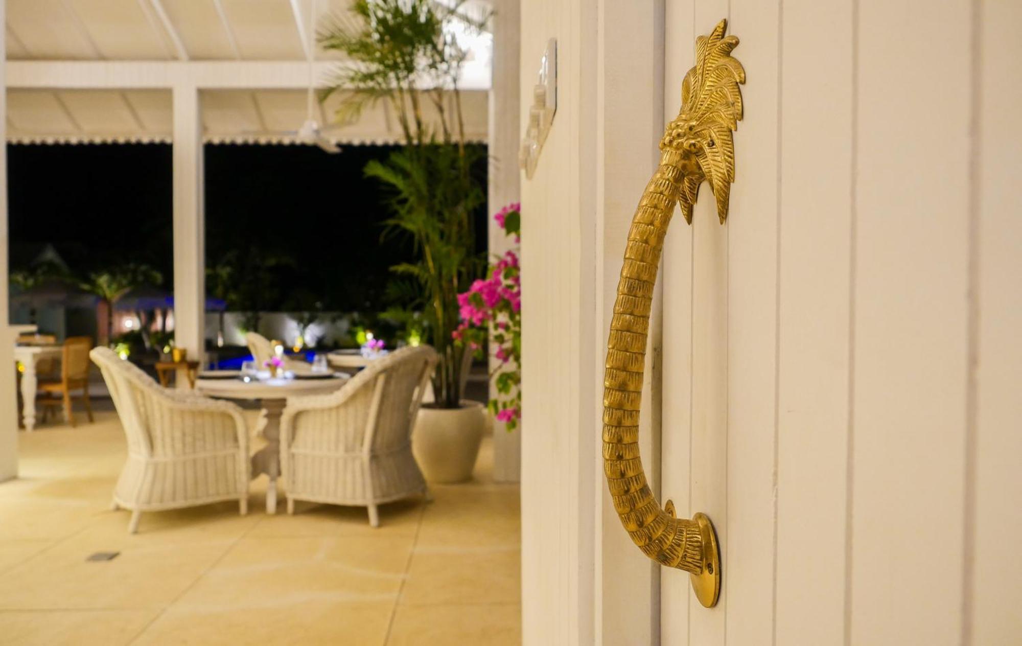 Ria Uluwatu, Tropical Chic Hotel Екстер'єр фото