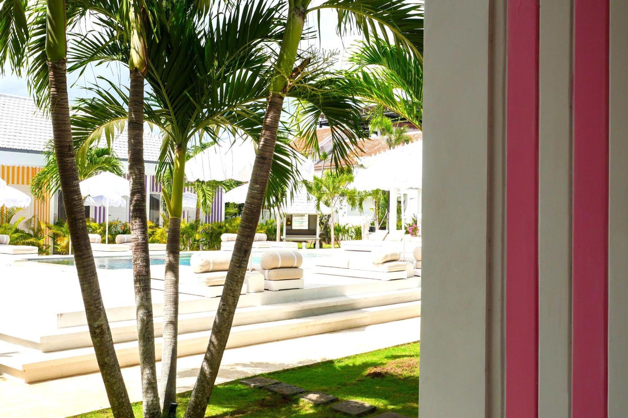 Ria Uluwatu, Tropical Chic Hotel Екстер'єр фото
