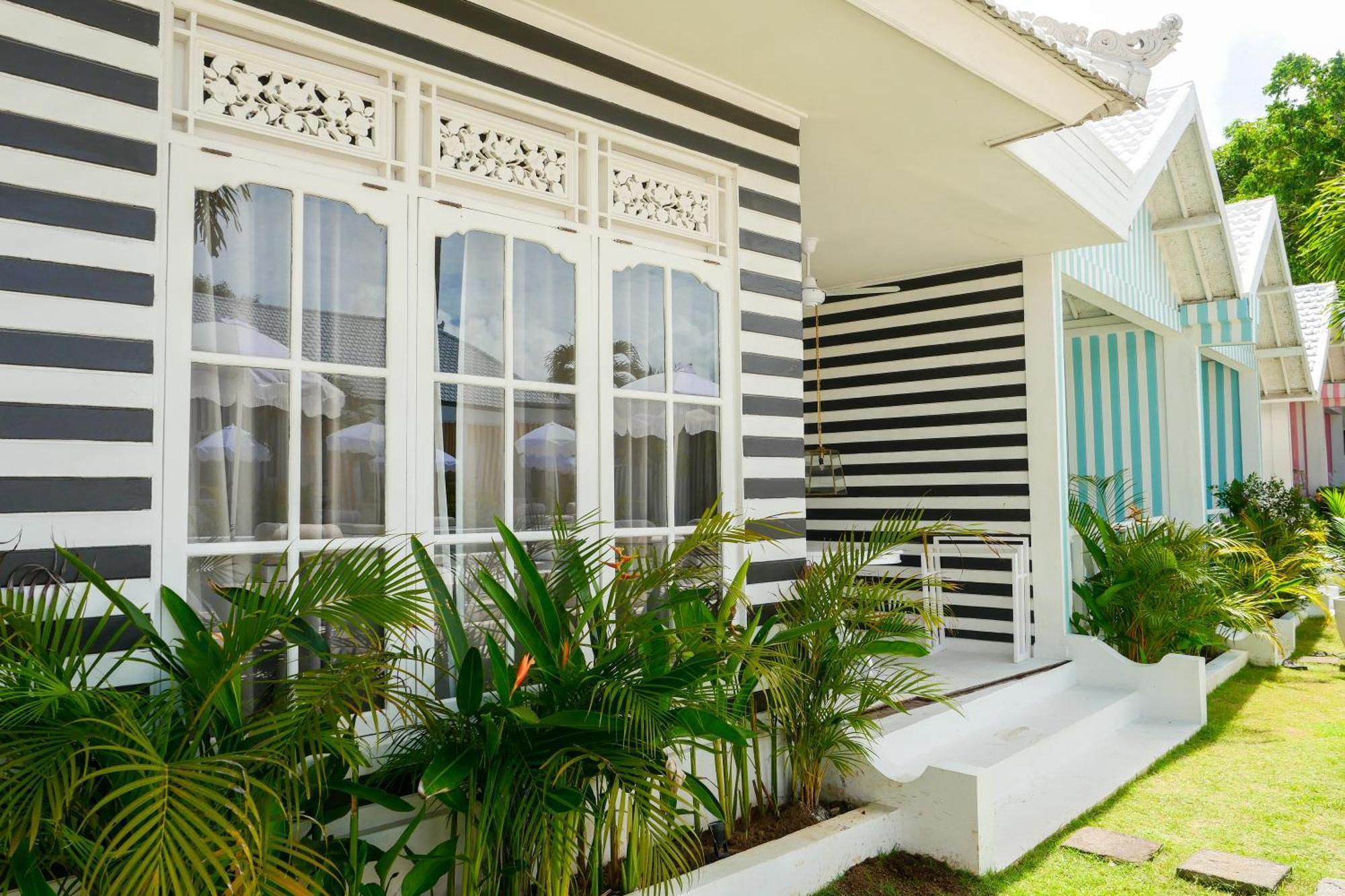 Ria Uluwatu, Tropical Chic Hotel Екстер'єр фото