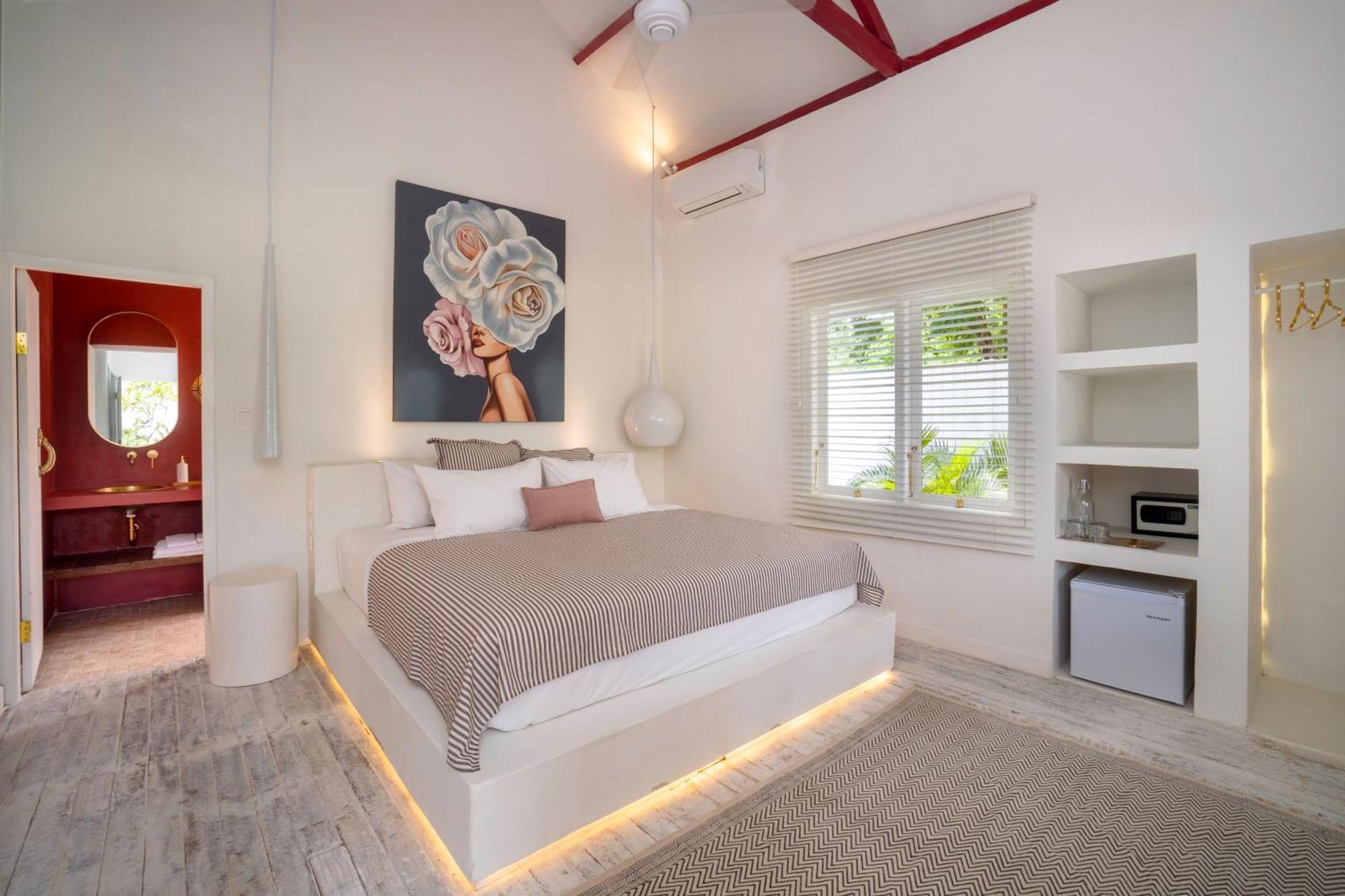 Ria Uluwatu, Tropical Chic Hotel Екстер'єр фото